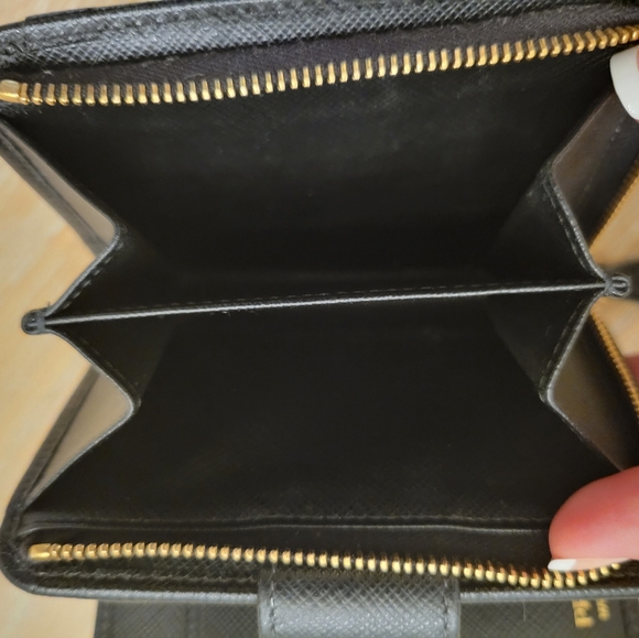 Prada Saffiano leather compact wallet - Picture 3 of 9